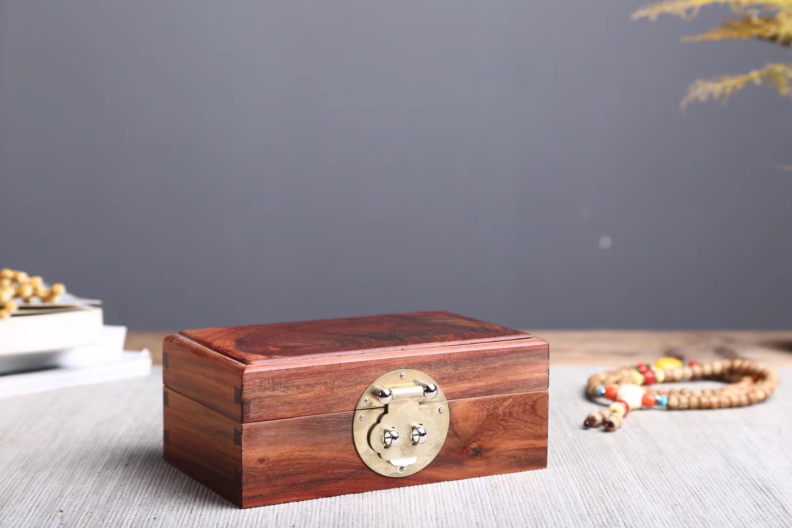 大紅酸枝首飾盒一對僅一對