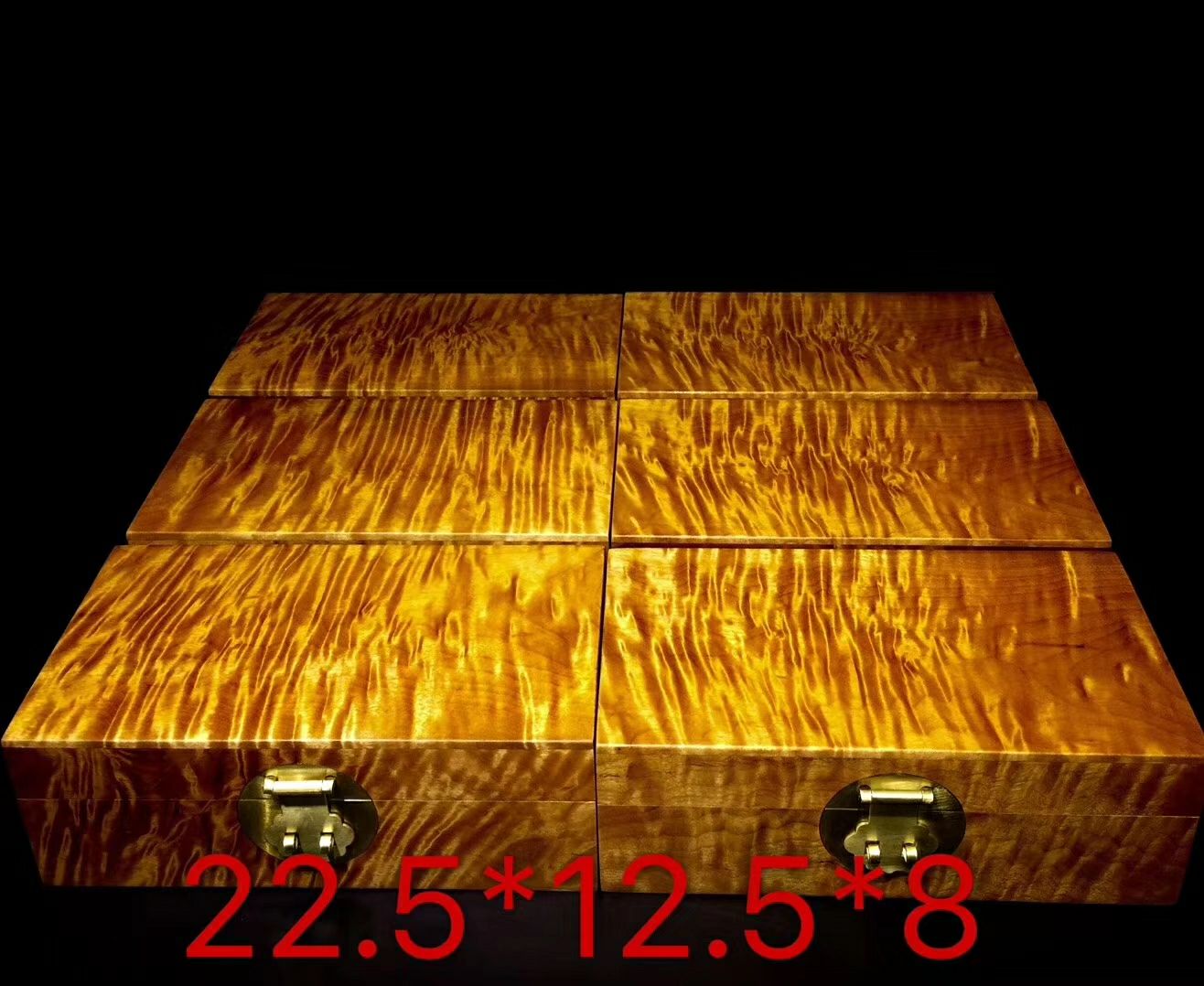 對(duì)金絲楠枯木料極品黃金底色爆滿水波紋首飾盒